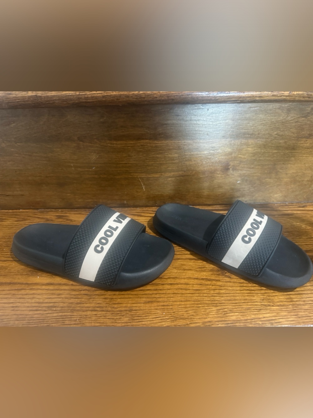 Zara Kids - Cool Vibes - Black Textured Slide Sandals - Picture 4 of 9